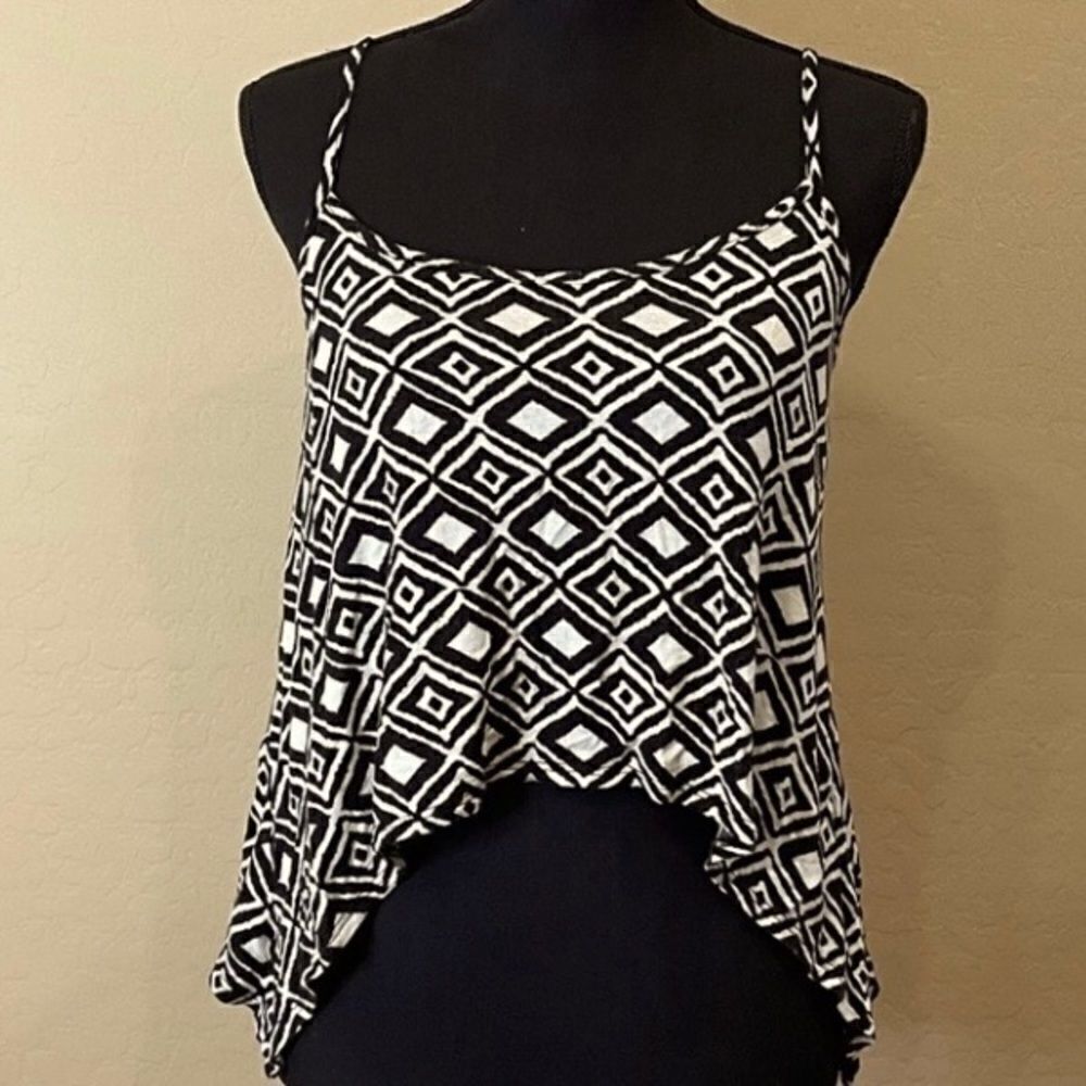 Urban Outfitters i.JOAH Cropped Geometrical Print High Low Side Tank Black White